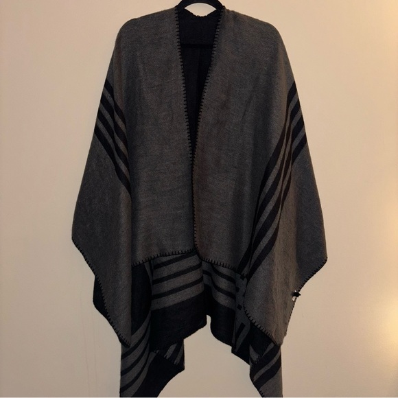 BB Dakota Women’s Reversible Grey and Black Stripped Shawl - One Size - Picture 6 of 10